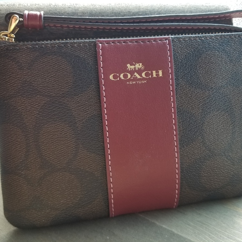 Coach NWT Corner Zip Signature Canvas Brown Red